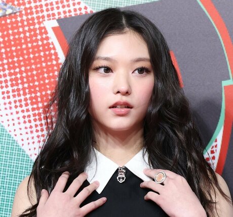 Haerin beautiful actress image