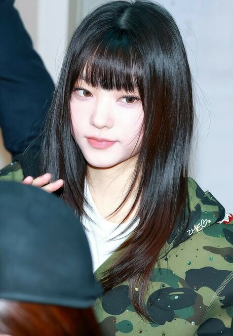 Haerin naked star picture