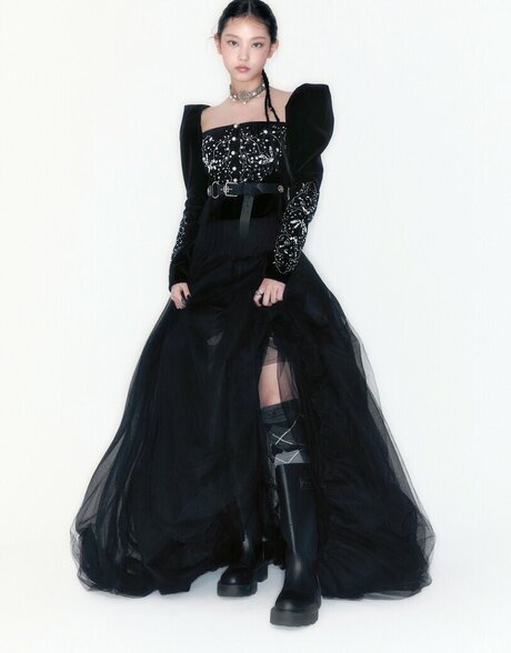 Haerin model top photo