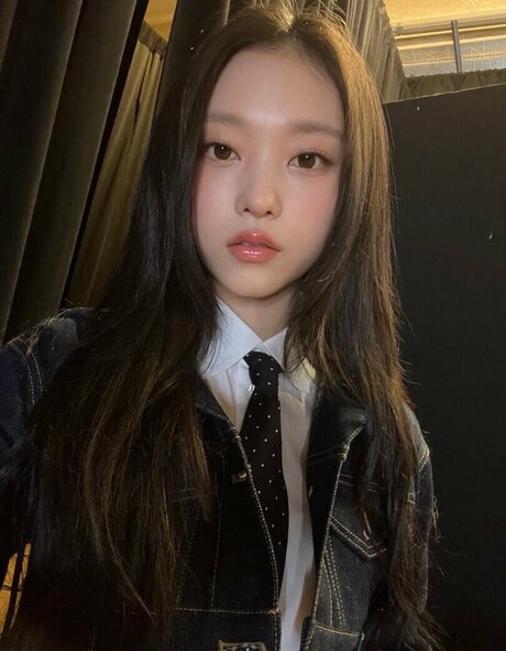 Haerin beautiful model pictures