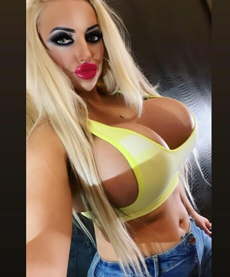 Elina Kalversa top star pic