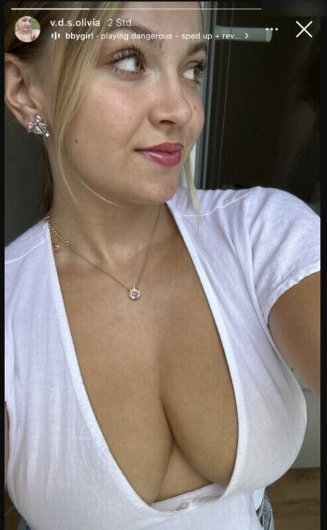 v d s olivia erotic model img