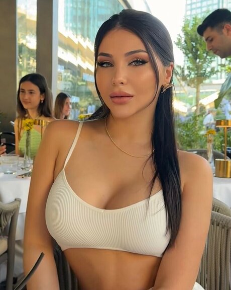 Isra Hurmanli naked pornstar photo