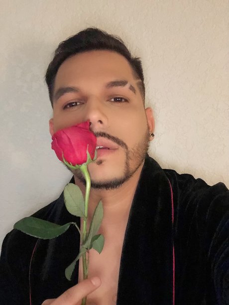 LatinPapiLV beautiful model images