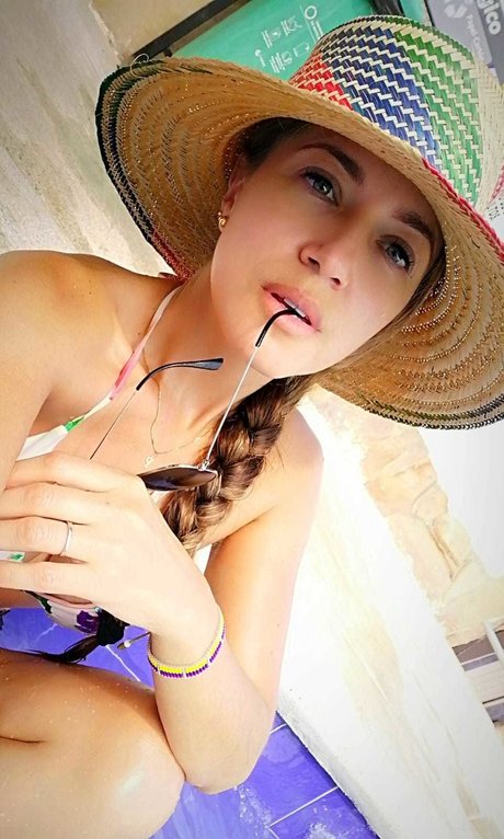 Mary Mantilla model pretty pic