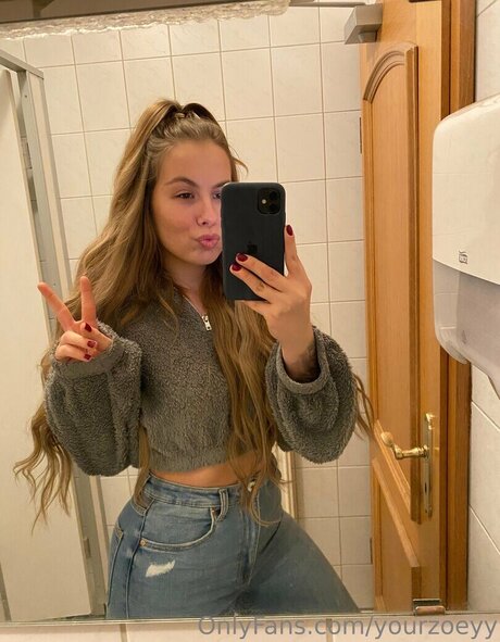 yourzoeyy model beautiful gallery