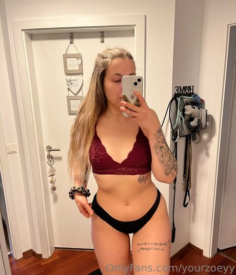 yourzoeyy sexy star archive