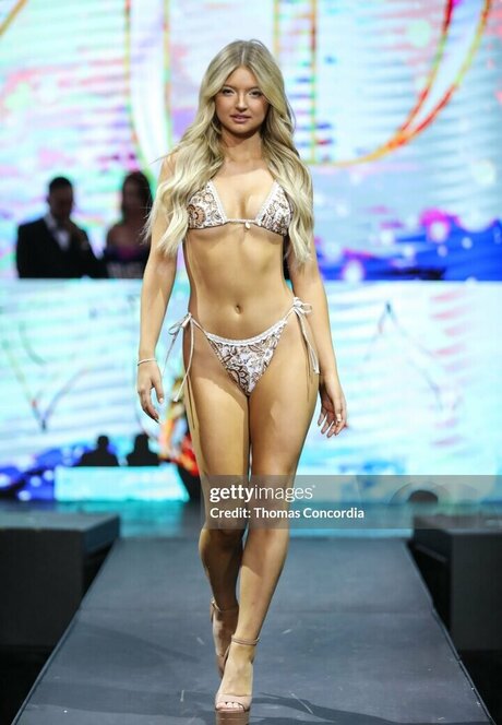 Shae Smolik porn star picture