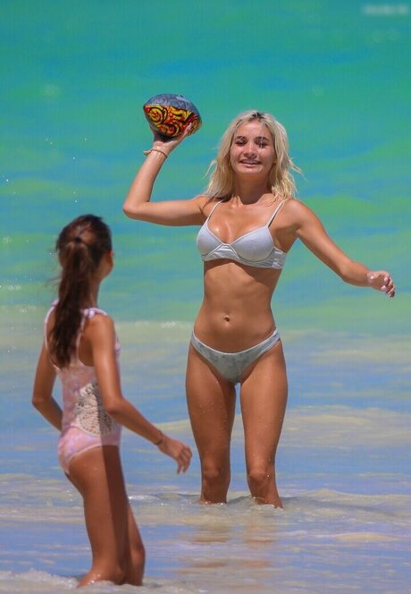 Pia Mia Perez star pornographic photo