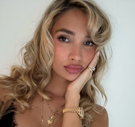 Pia Mia Perez model nice gallery