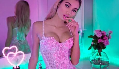 Pia Mia Perez pornographic star galleries