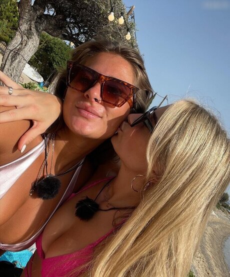 Vanessa Wende hot actress img