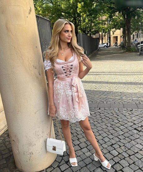 Vanessa Wende pornstar naked pics