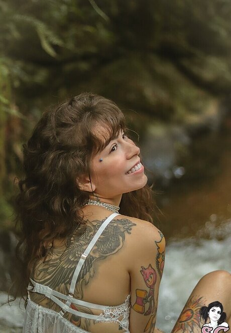 Dinhasun pornstar hot pictures