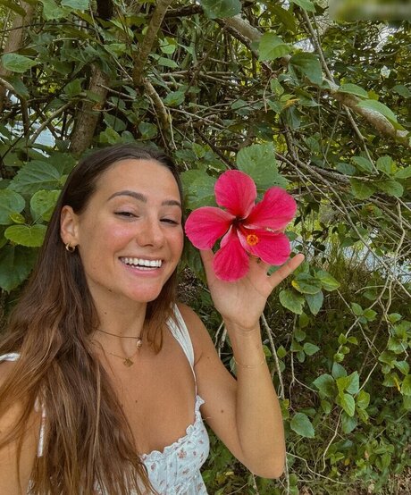 Sophia Chiara hot actress galleries