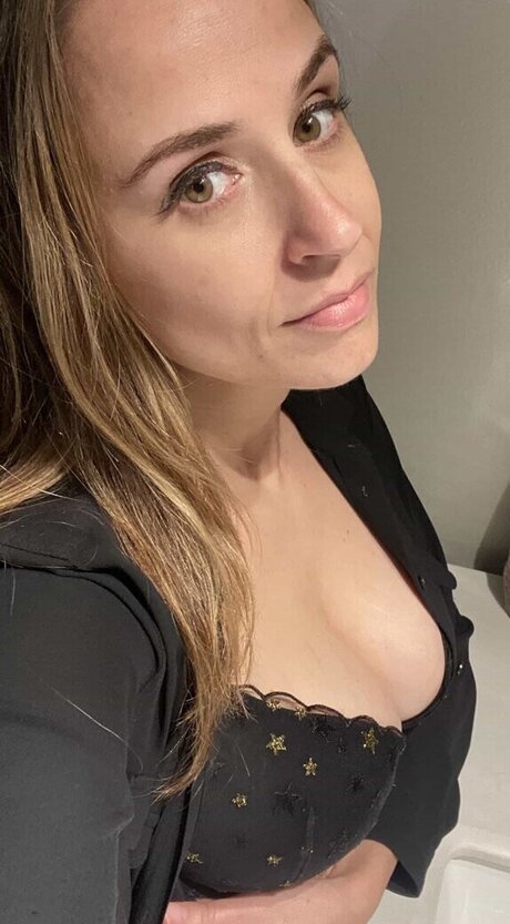 BellaSuede exclusive pornstar picture