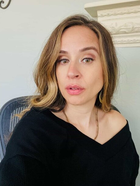 BellaSuede best actress pictures