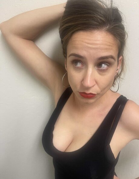 BellaSuede model xxx pics