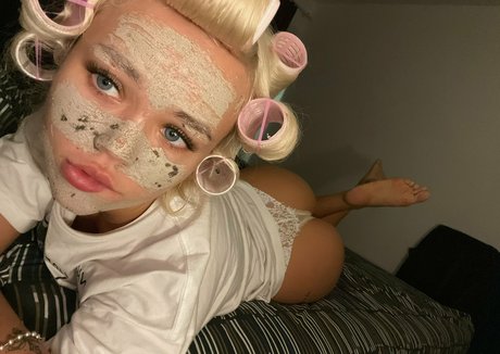 hollymoonvvip pornstar high quality images