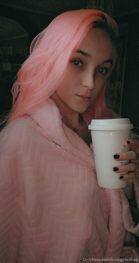 kushgirlxxfree pretty star pic