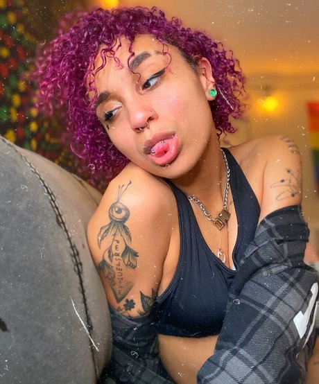 Sierra Love pornstar adult img