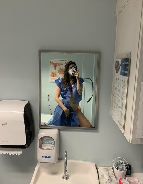 allieoops art actress pic