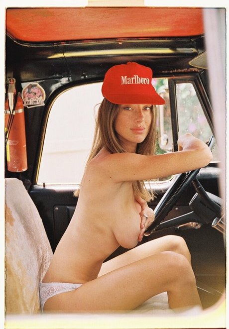 Amanda Tutschek exclusive star photos