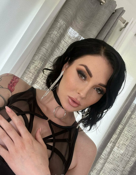 charlottesins profile pic