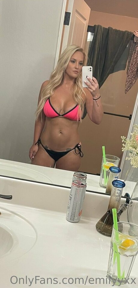 emilyyxx art star pics