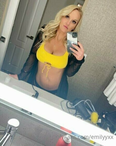 emilyyxx free model gallery