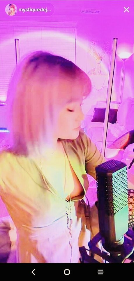 Mystiquede pornstar exclusive picture