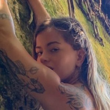 Gabi Macedo model top image