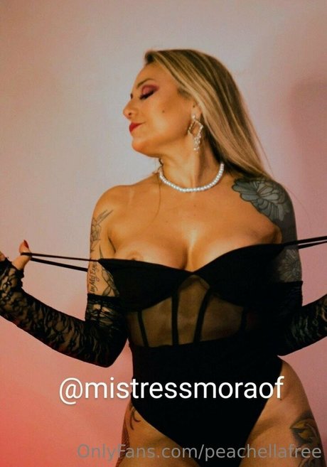 peachellafree erotic model gallery