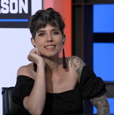 Soe Gschwind pornstar naked photo