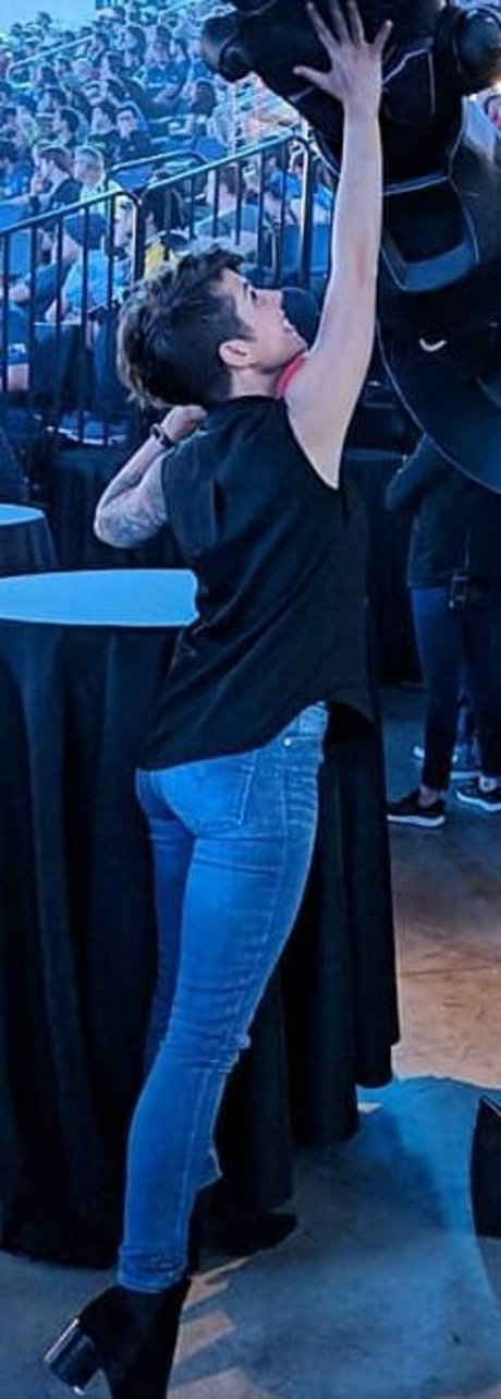 Soe Gschwind model hd pic