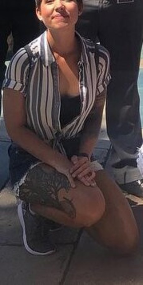 Soe Gschwind naked model img