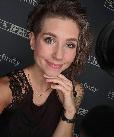 Soe Gschwind pornstar sexy gallery