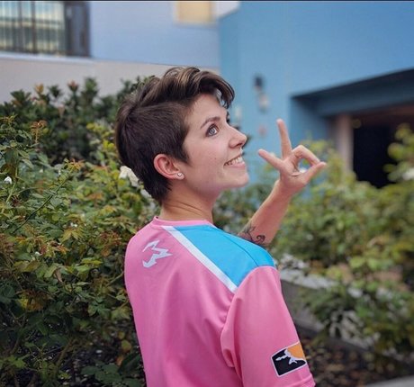 Soe Gschwind hot actress galleries