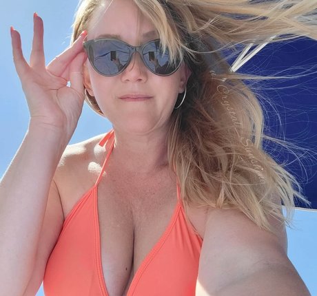 Crystal Sunshine model sexy pics