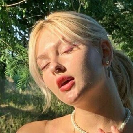 lilaxshy hot actress picture