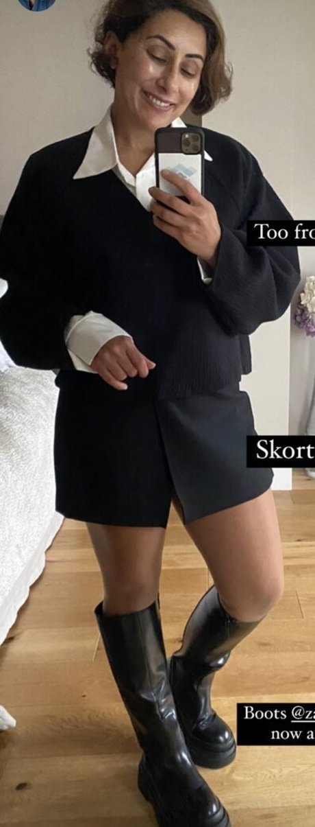 Saira Khan perfect model gallery