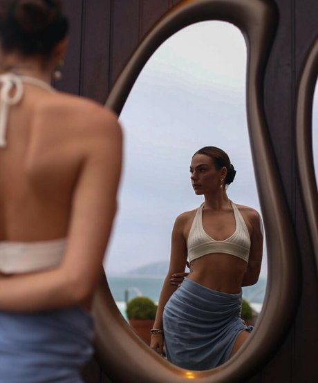 Isis Valverde sex actress images