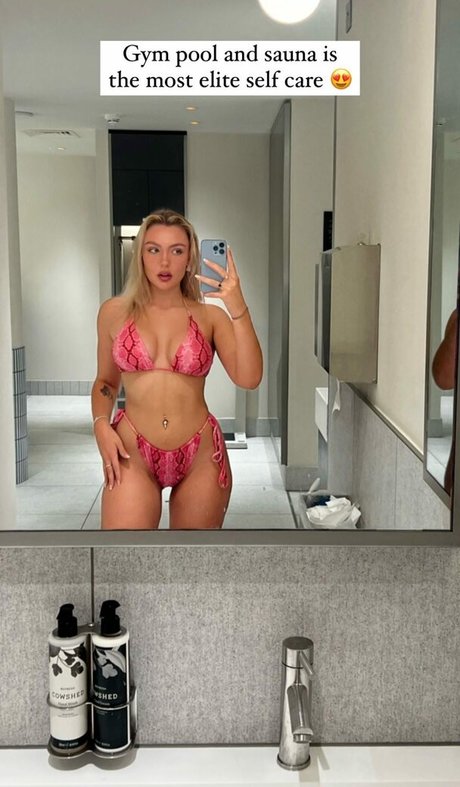 MillieT25 pornstar sex picture