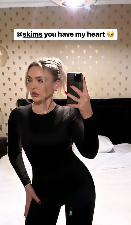 MillieT25 model sex image