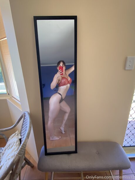 littlemiss erotic star photo