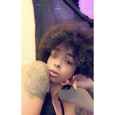 Royalty_ erotic actress image