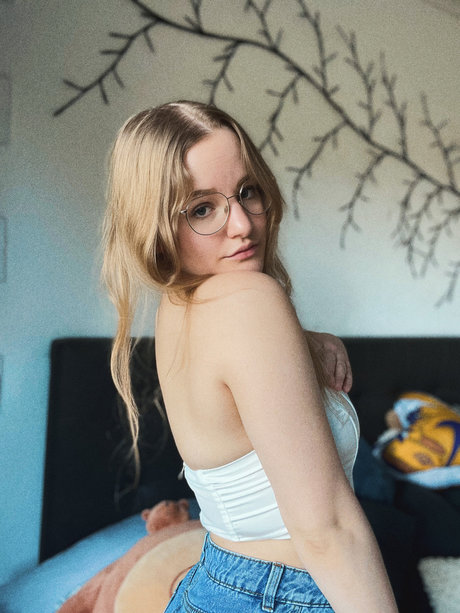 Lina Klein model sexy pic