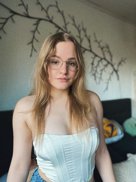 Lina Klein pornstar erotic archive