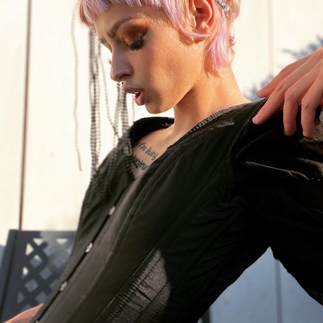 Liminal sex model pic