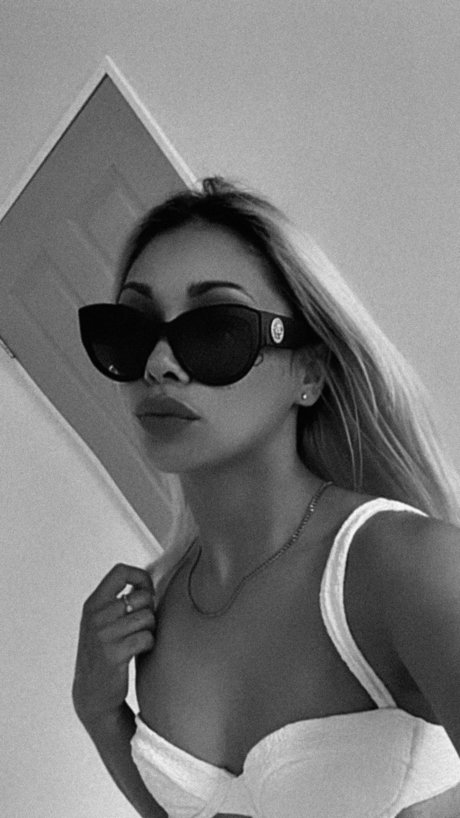 Extra zz model nude gallery